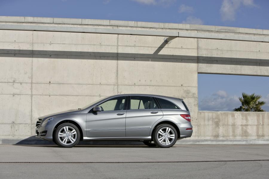  Mercedes-Benz R-Class 2010 года  (фото 16 из 45)